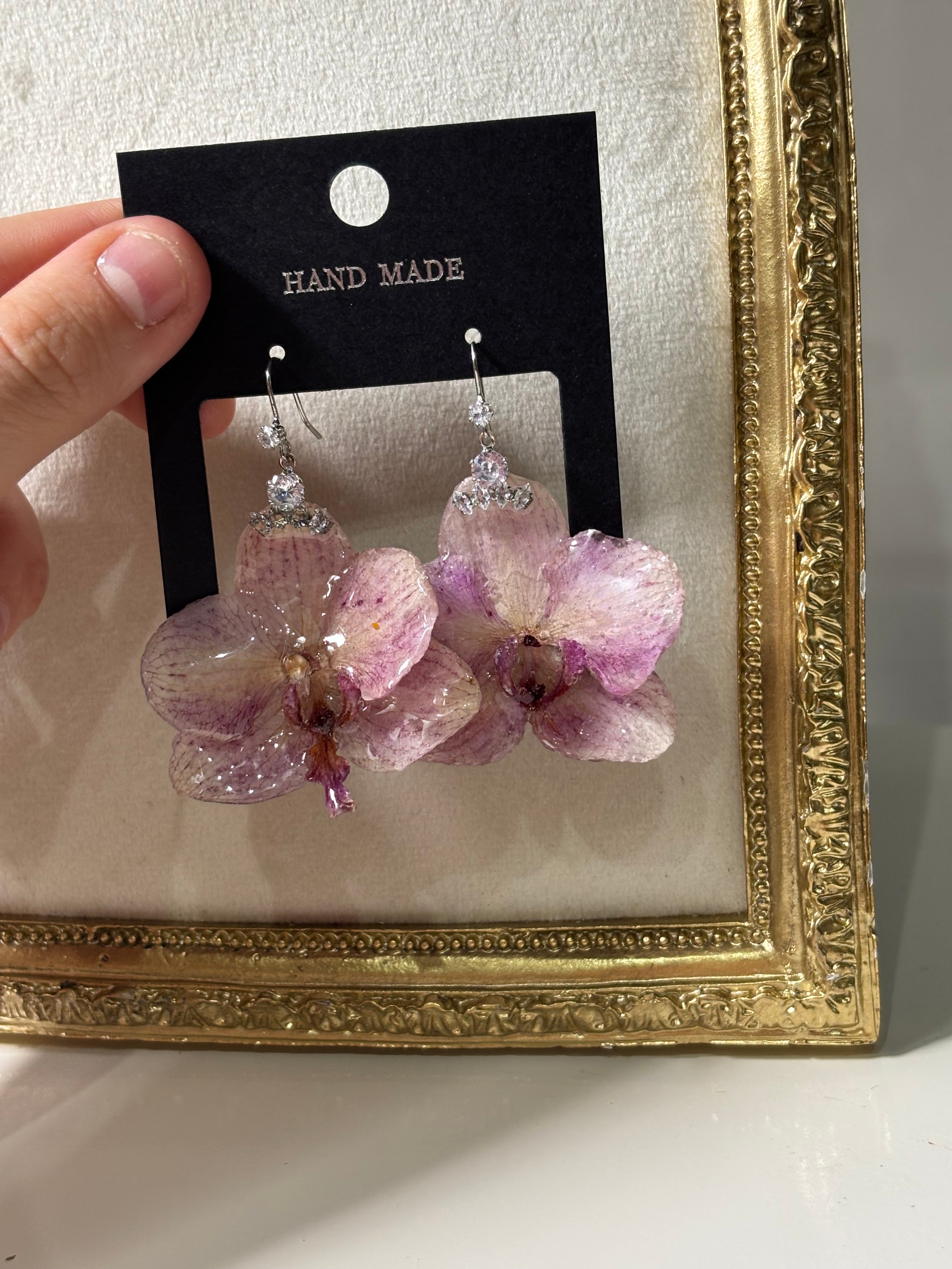 Pendientes Plateados con Flor Real Orquídea Morada | JOYERÍA BOTÁNICA |