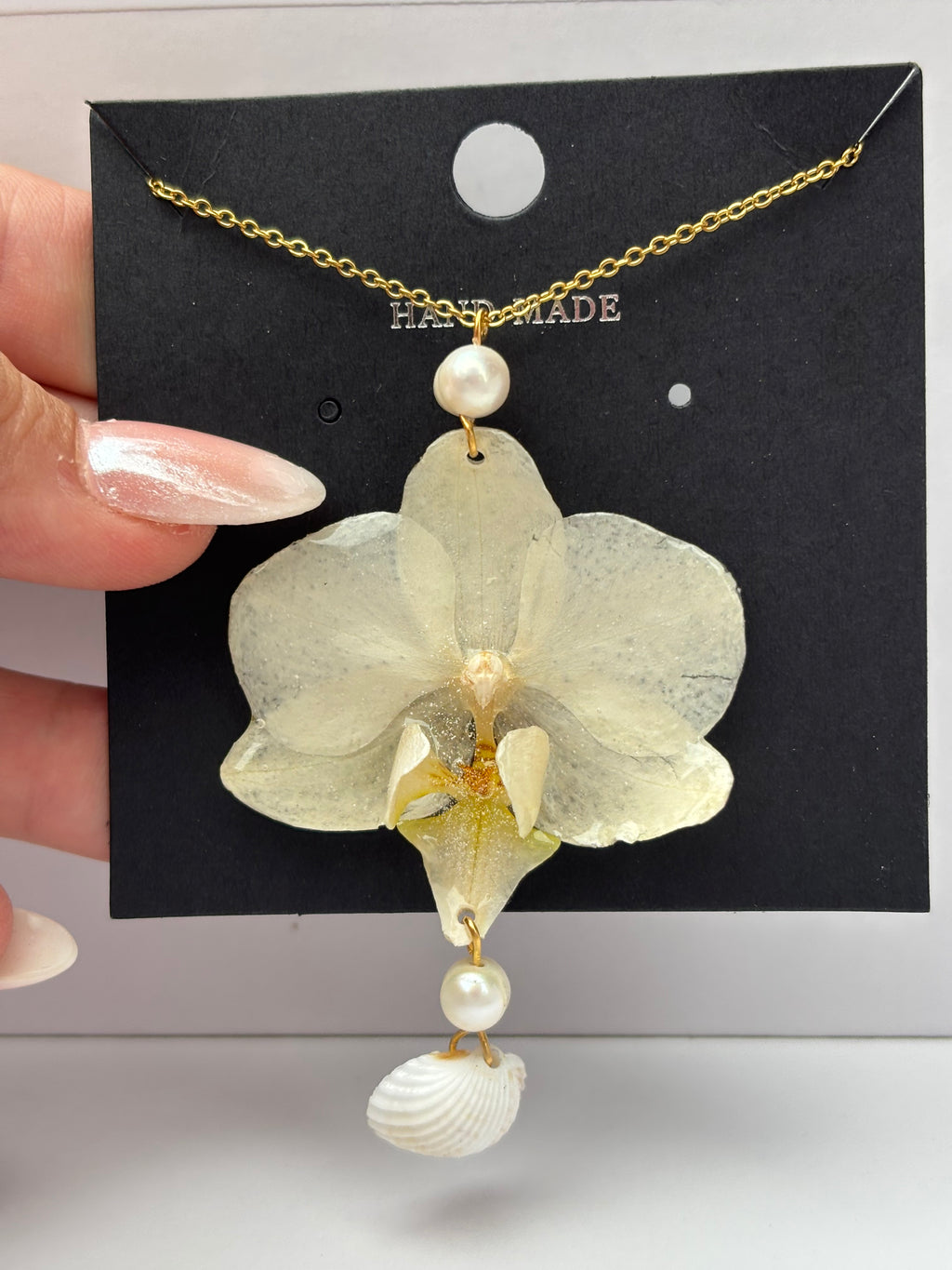 Collar Dorado con Flor Real Orquídea Blanca-Amarilla| JOYERÍA BOTÁNICA |