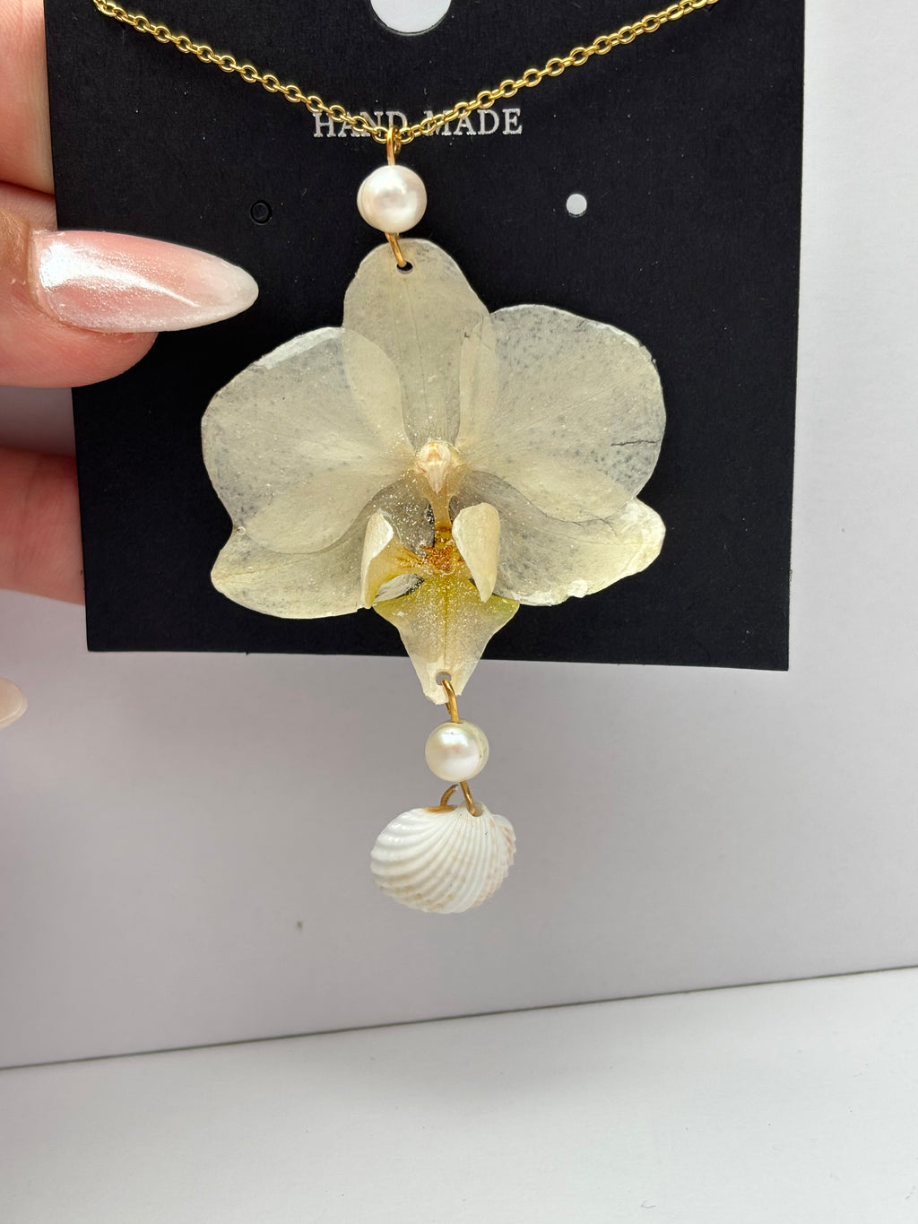 Collar Dorado con Flor Real Orquídea Blanca-Amarilla| JOYERÍA BOTÁNICA |