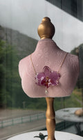 Collar Dorado con Flor Real Orquídea Morada | JOYERÍA BOTÁNICA |