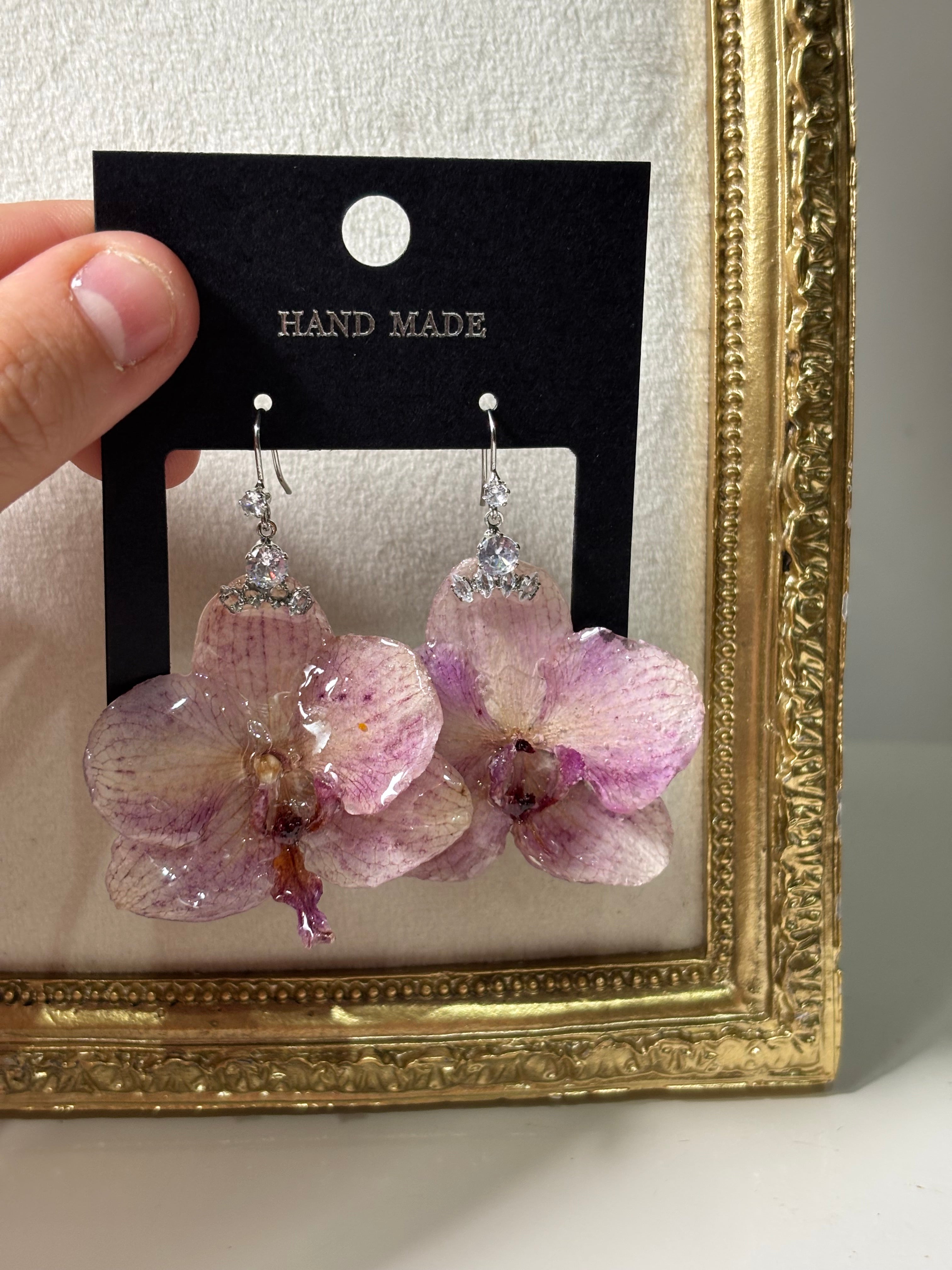 Pendientes Plateados con Flor Real Orquídea Morada | JOYERÍA BOTÁNICA |