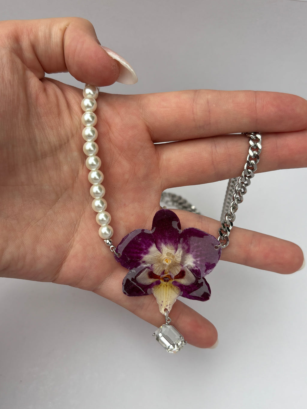 Collar Plateado con Flor Real Orquídea Morada| JOYERÍA BOTÁNICA |