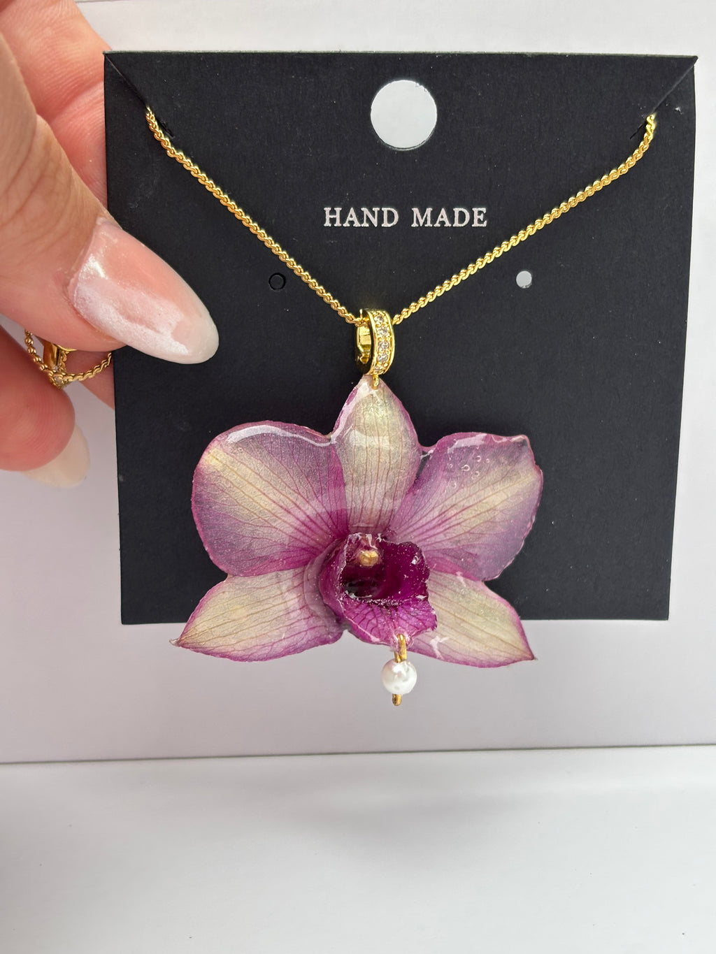 Collar Dorado con Flor Real Orquídea Morada| JOYERÍA BOTÁNICA |
