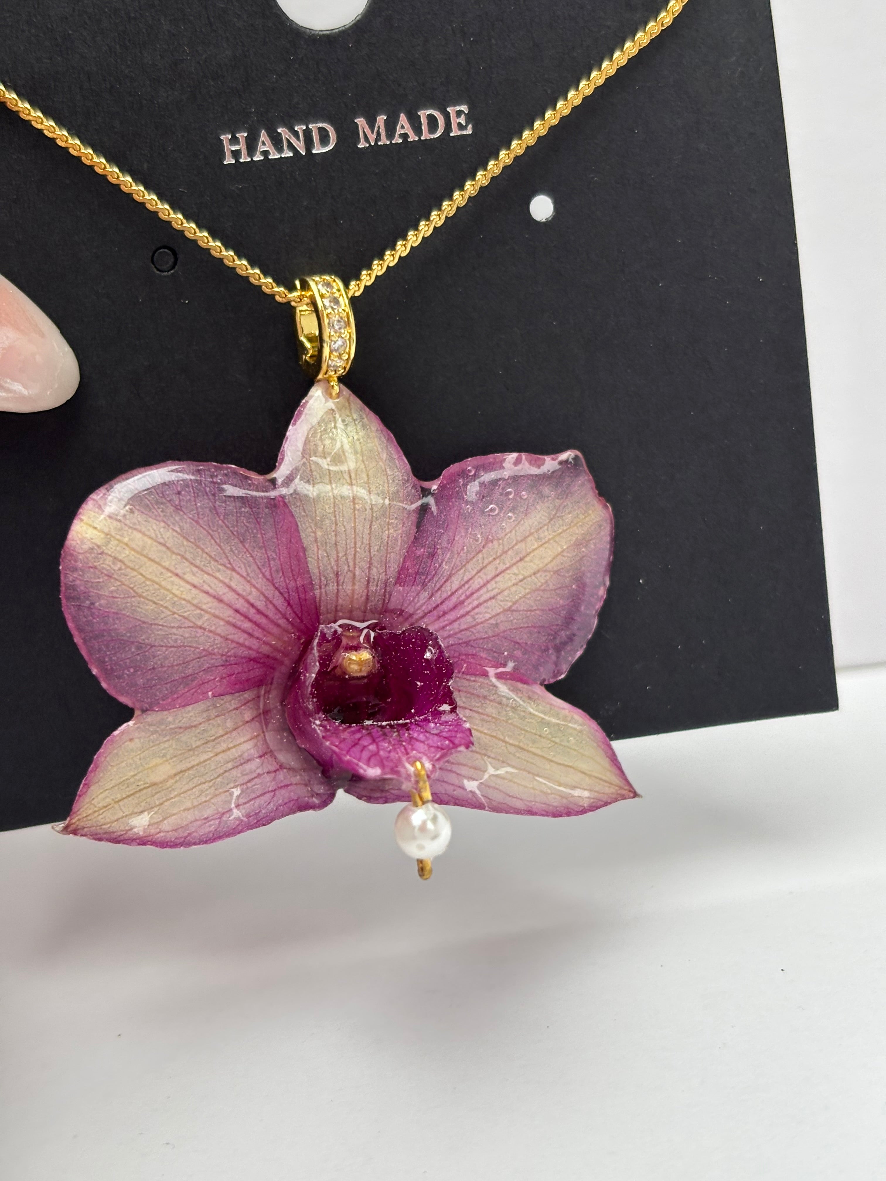 Collar Dorado con Flor Real Orquídea Morada| JOYERÍA BOTÁNICA |