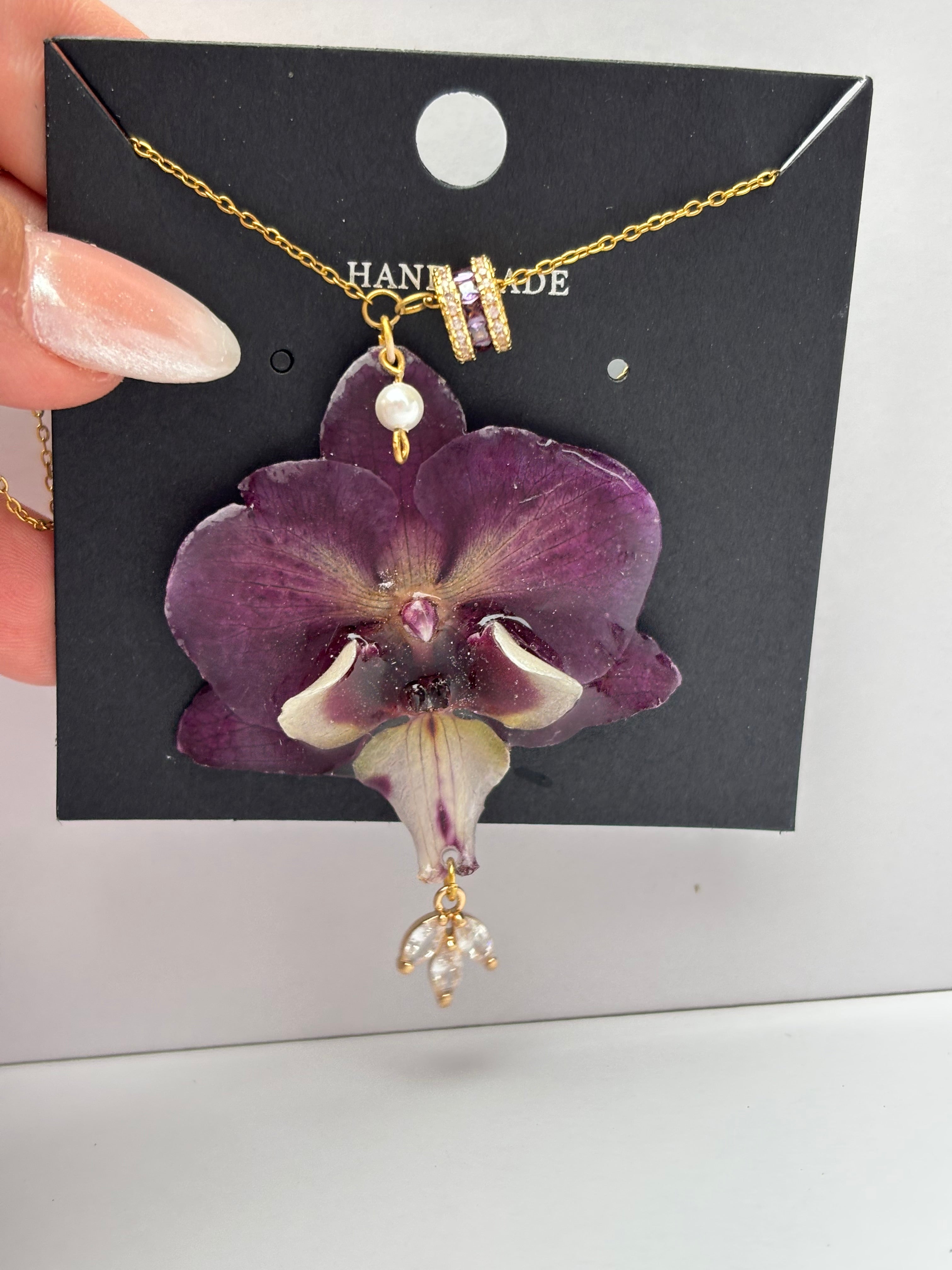 Collar Dorado con Flor Real Orquídea Morada| JOYERÍA BOTÁNICA |