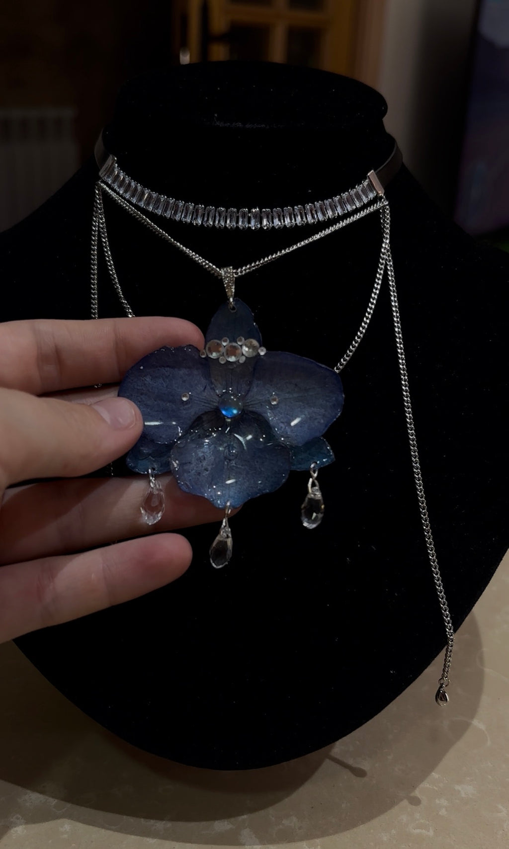 Collar Plateado con Flor Real Orquídea Azul| JOYERÍA BOTÁNICA |