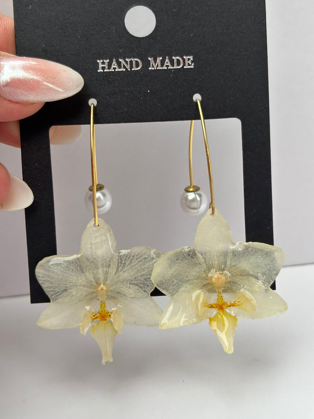 Pendientes Dorados con Flor Real Orquídea Blanca-Amarilla | JOYERÍA BOTÁNICA |