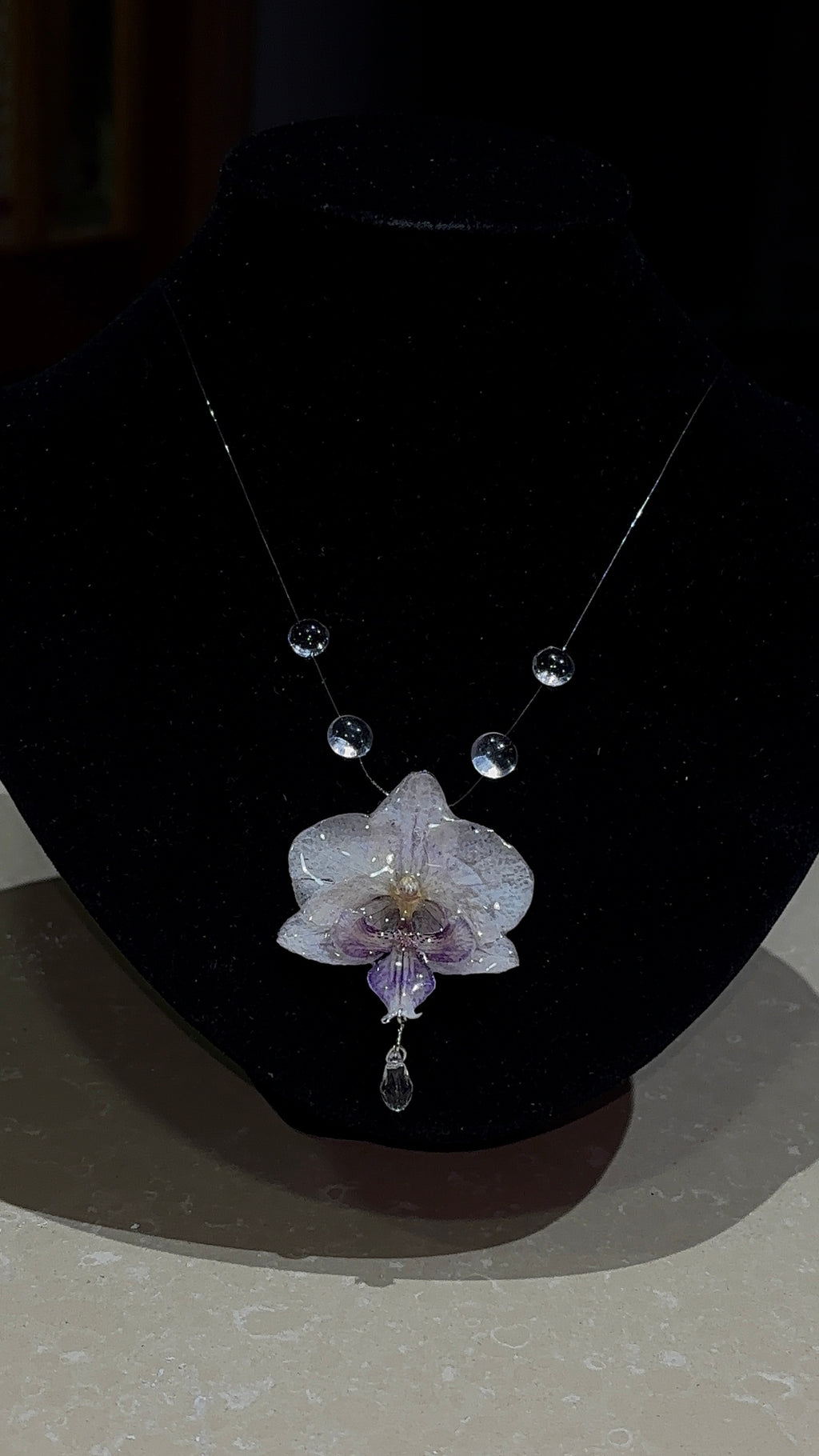 Collar de Gotas y Flor Real Orquídea Blanca-Morada| JOYERÍA BOTÁNICA |