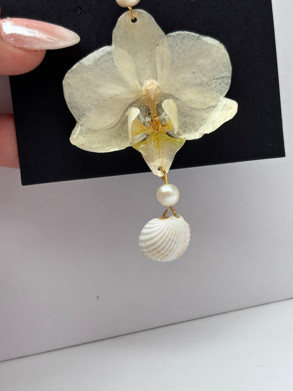 Collar Dorado con Flor Real Orquídea Blanca-Amarilla| JOYERÍA BOTÁNICA |