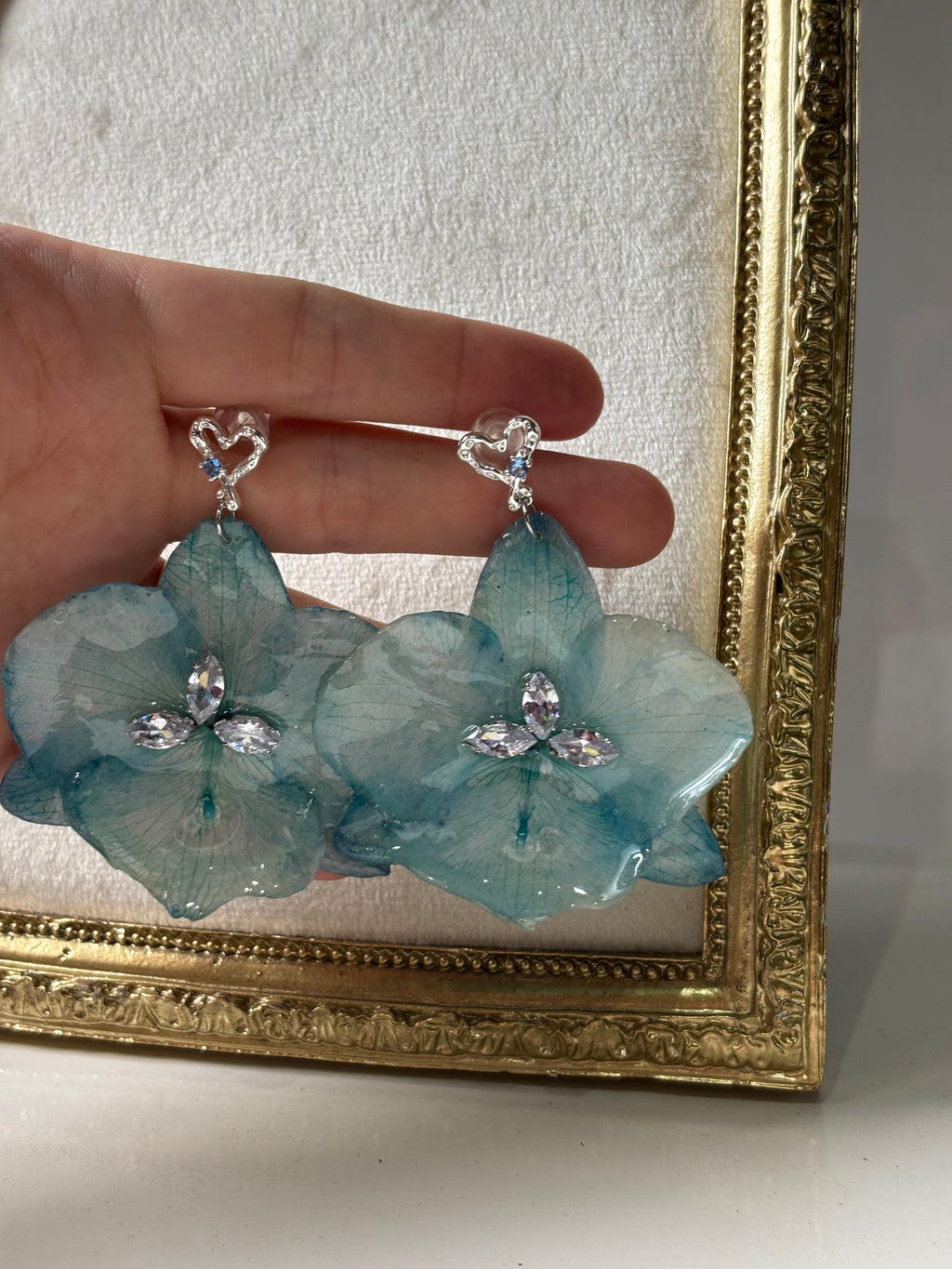 Pendientes Plateados con Flor Real Orquídea Azul | JOYERÍA BOTÁNICA |