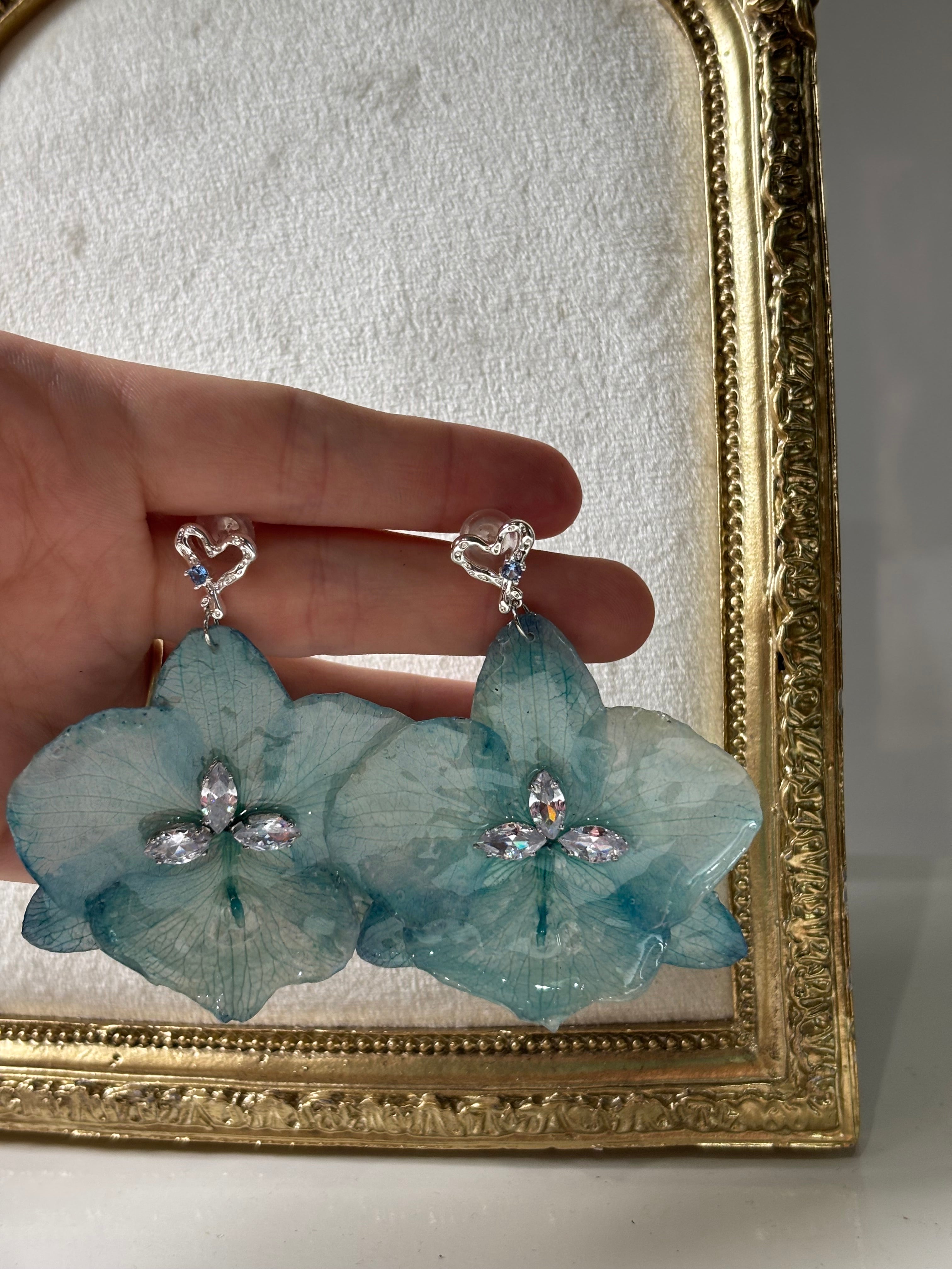 Pendientes Plateados con Flor Real Orquídea Azul | JOYERÍA BOTÁNICA |