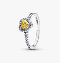 Anillo Plateado Corazón Amarillo