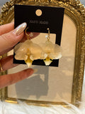 Pendientes Dorados con Flor Real Orquídea Blanca| JOYERÍA BOTÁNICA |