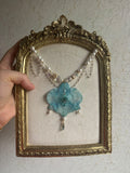 Collar Dorado con Flor Real Orquídea Azul| JOYERÍA BOTÁNICA |