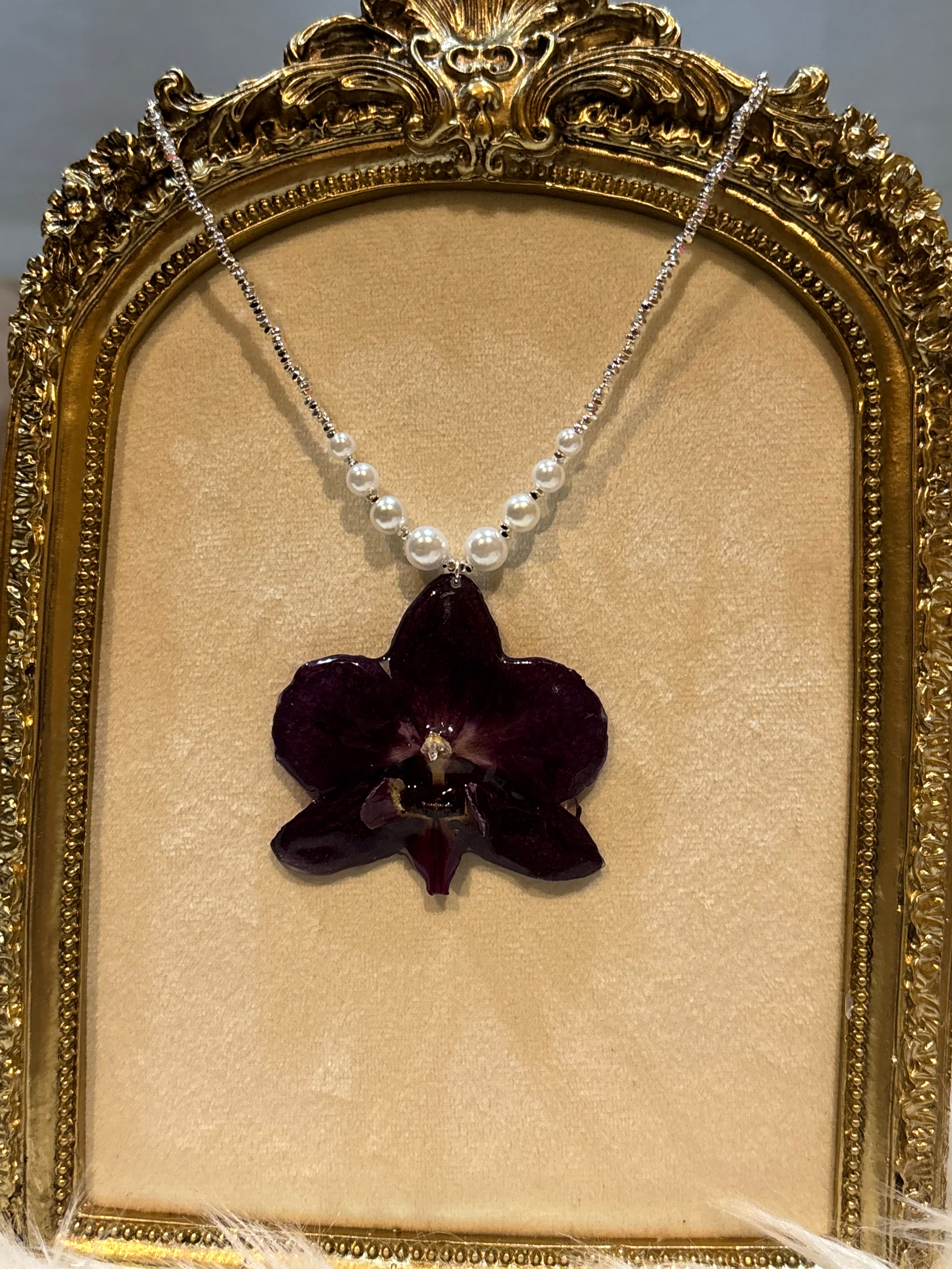 Collar Plateado con Flor Real Orquídea Morada | JOYERÍA BOTÁNICA |