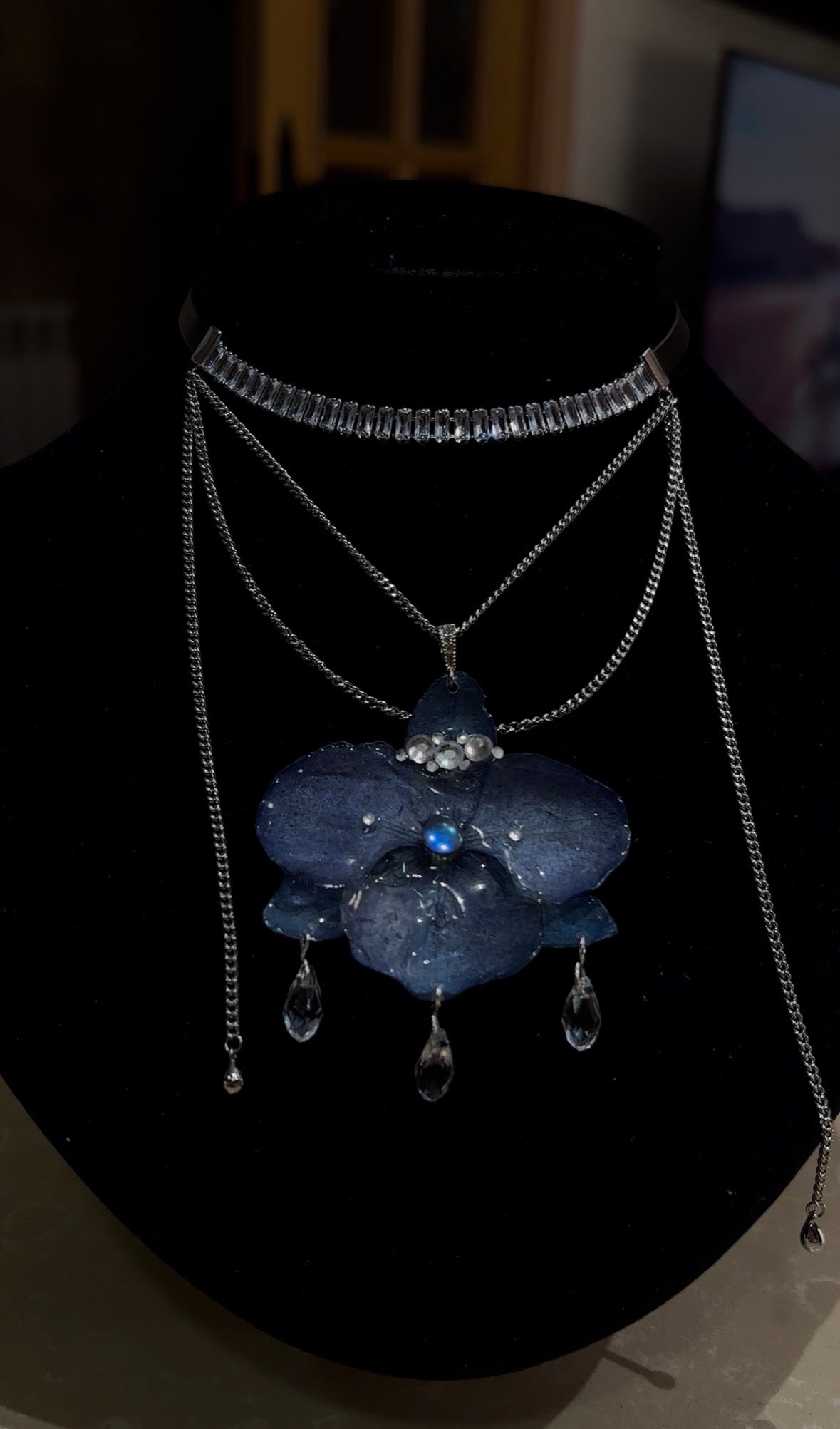Collar Plateado con Flor Real Orquídea Azul| JOYERÍA BOTÁNICA |