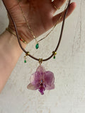 Collar Dorado con Flor Real Orquídea Morada| JOYERÍA BOTÁNICA |