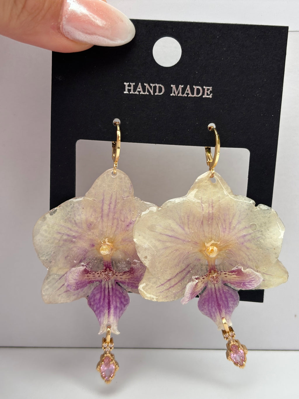 Pendientes Dorados con Flor Real Orquídea Blanca-Morada | JOYERÍA BOTÁNICA |