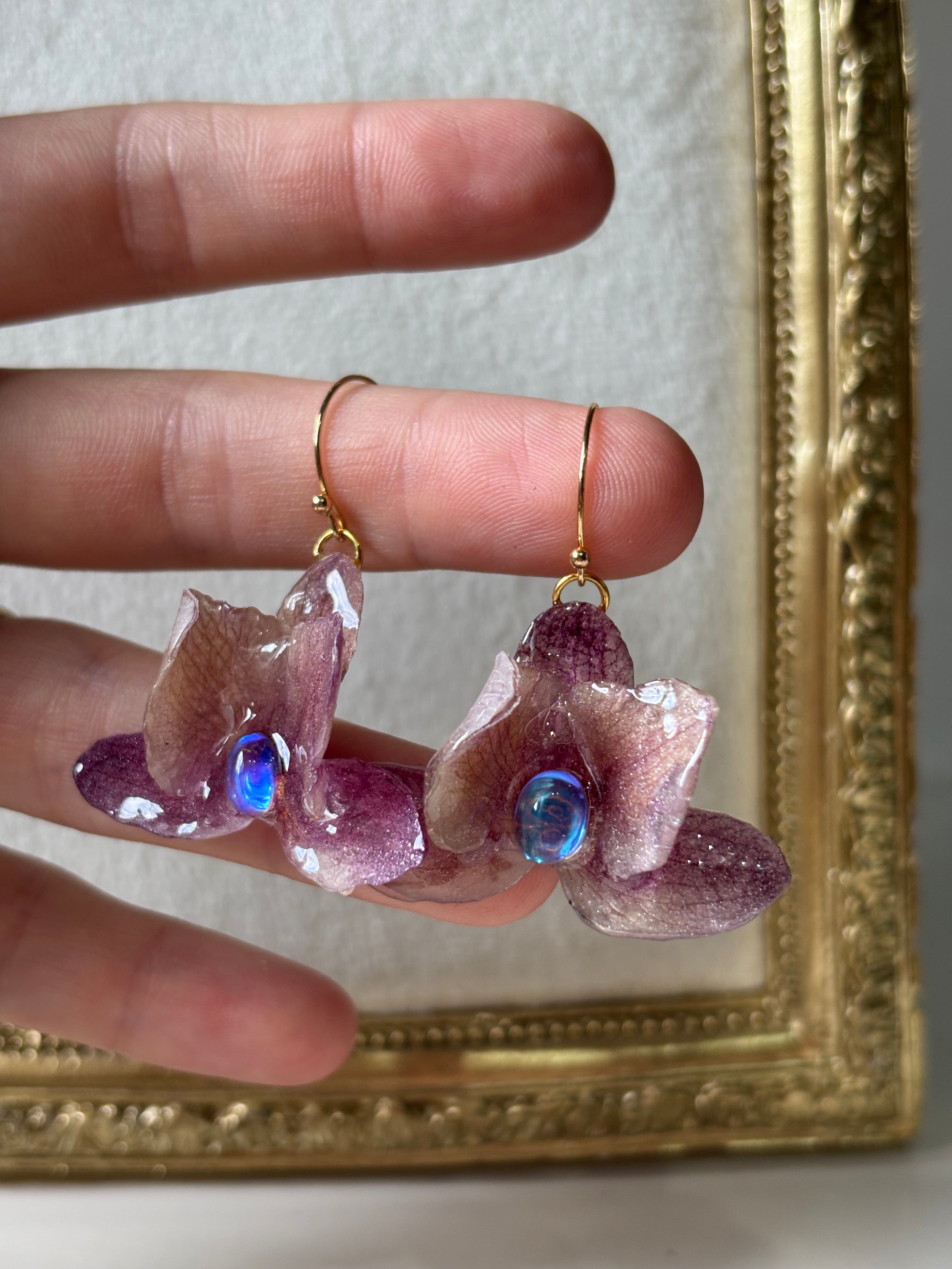 Pendientes Plateados con Flor Real Orquídea Morada | JOYERÍA BOTÁNICA |