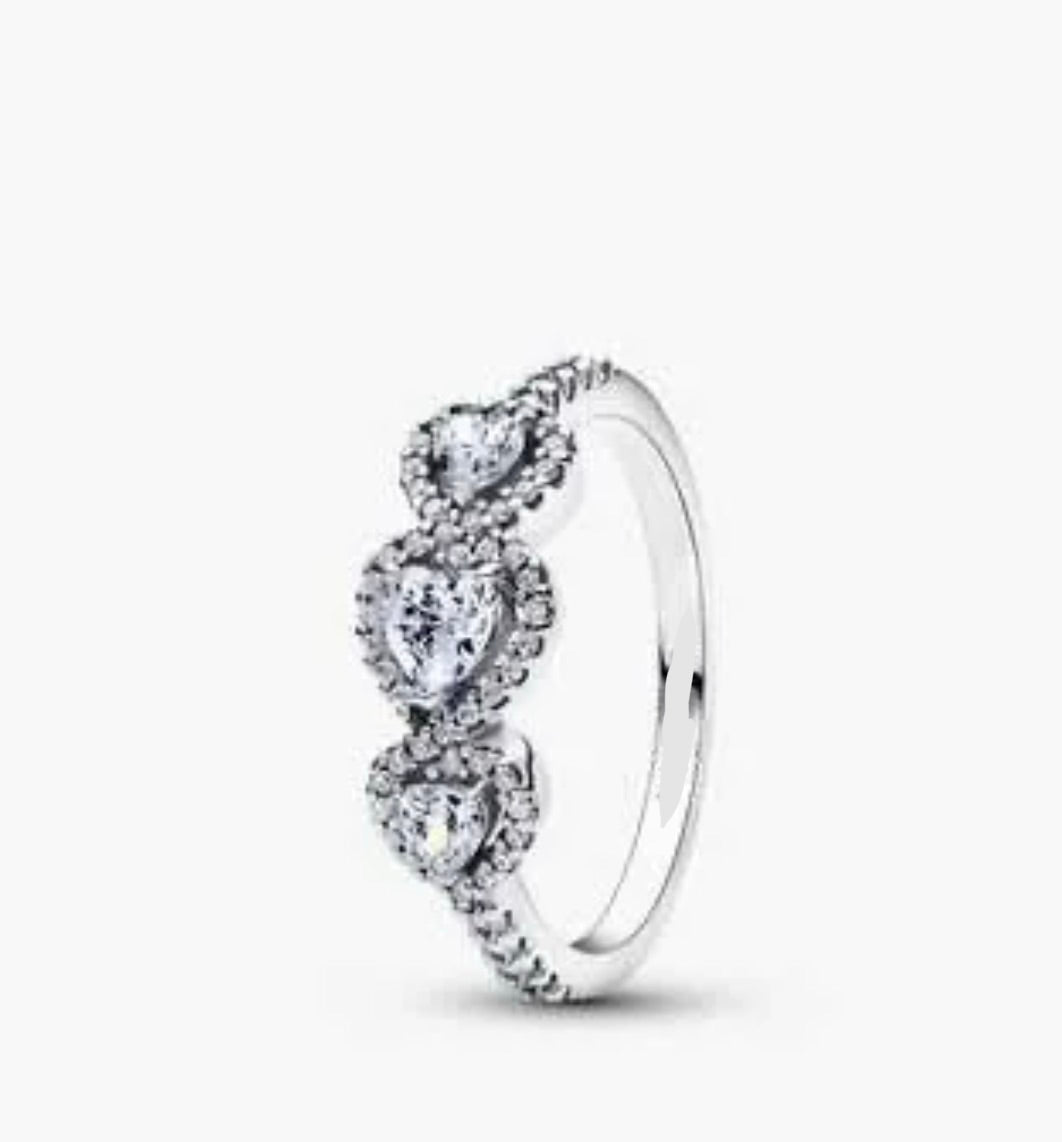 Anillo Plateado Triple Corazón Blanco