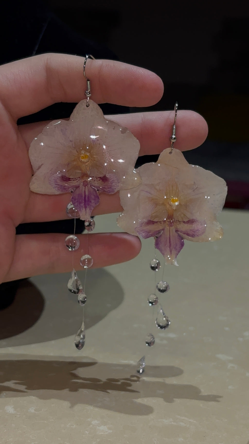 Pendientes con Gotas y Flor Real Orquídea Blanca-Morada | JOYERÍA BOTÁNICA |