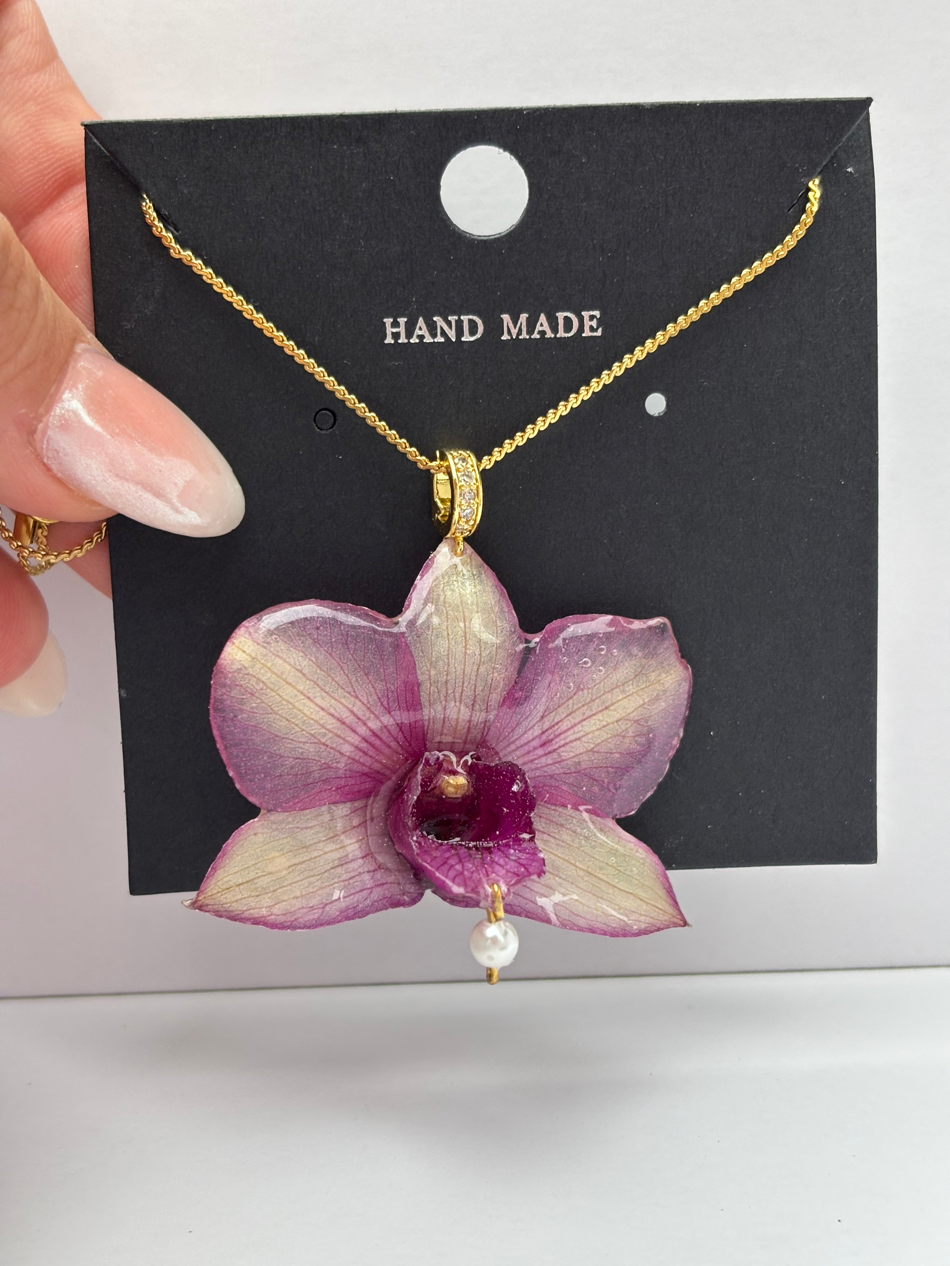 Collar Dorado con Flor Real Orquídea Morada| JOYERÍA BOTÁNICA |
