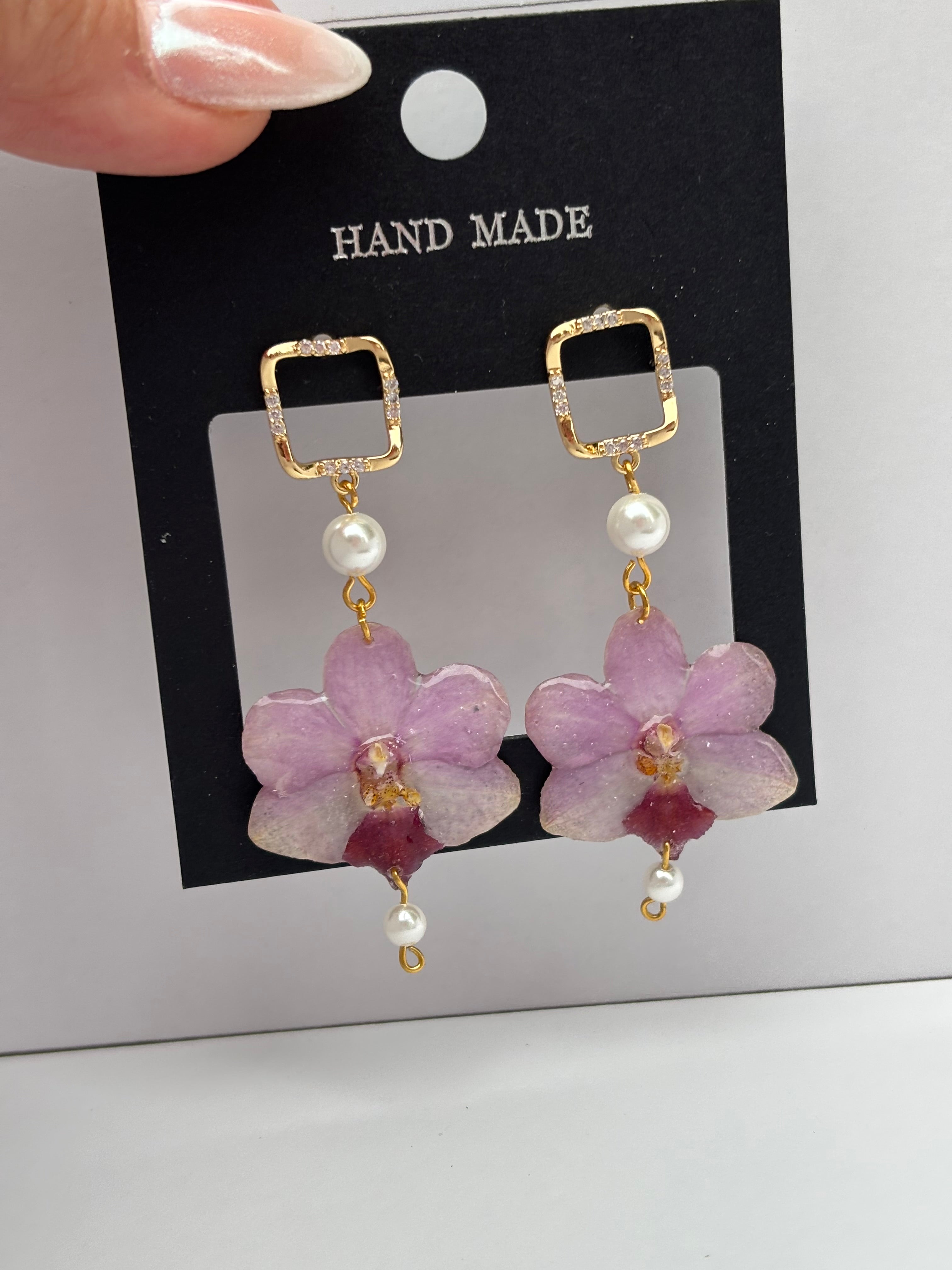 Pendientes Dorados con Flor Real Orquídea Morada | JOYERÍA BOTÁNICA |